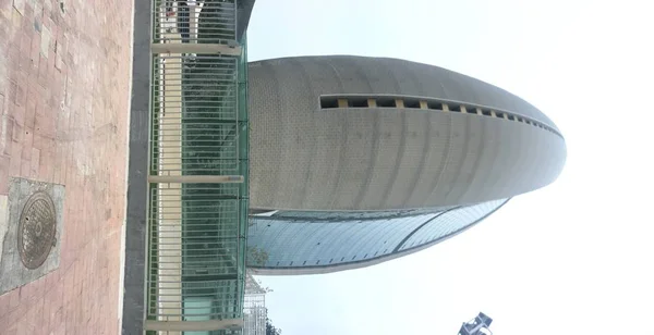 Ciudad Moderna Con Cúpula Cristal Torre Metal — Foto de Stock