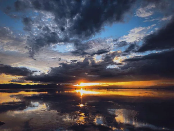 Schöner Sonnenuntergang Über Dem Meer — Stockfoto