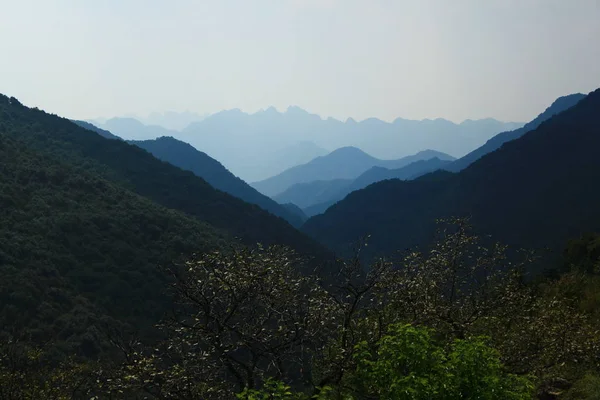 Bela Paisagem Nas Montanhas — Fotografia de Stock