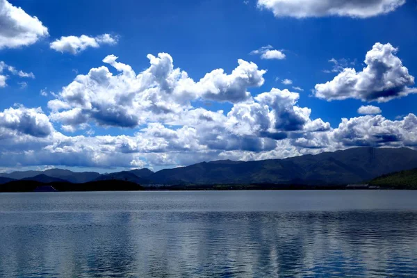 Lago Las Montañas — Foto de Stock