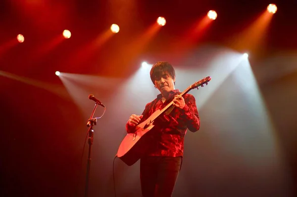 Joven Músico Tocando Guitarra Eléctrica — Foto de Stock