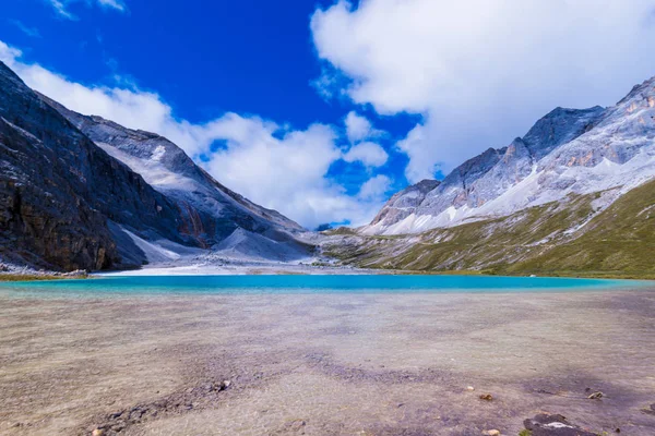 Bela Vista Lago Montanha — Fotografia de Stock