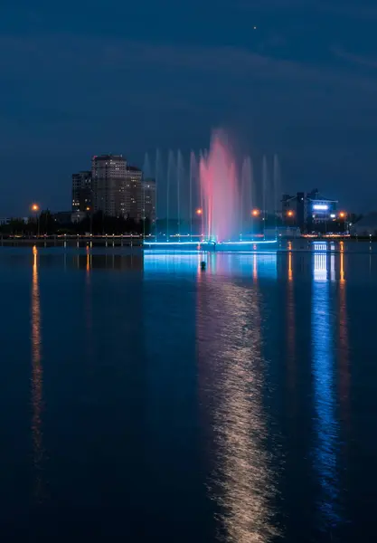 Нічний Вид Місто Держави Найвідомішої Пам Ятки Ввечері — стокове фото