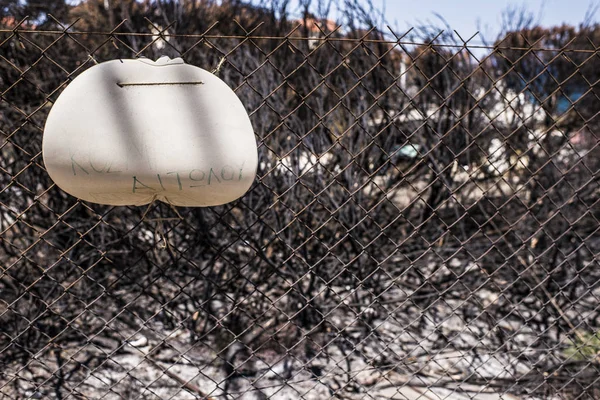 Kırmızı Toplu Siyah Beyaz Bir Bisiklete Yaklaş — Stok fotoğraf