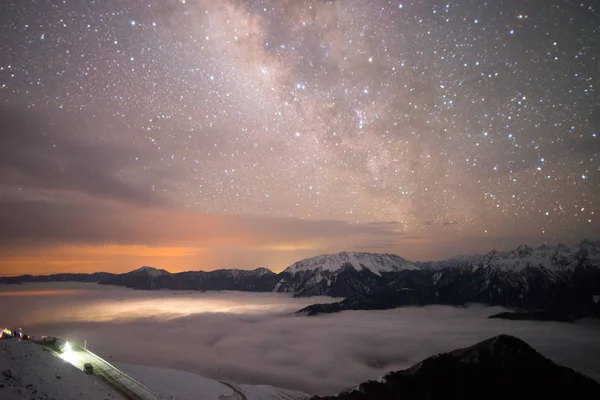 Gyönyörű Táj Színes Csillagokkal Havazással — Stock Fotó