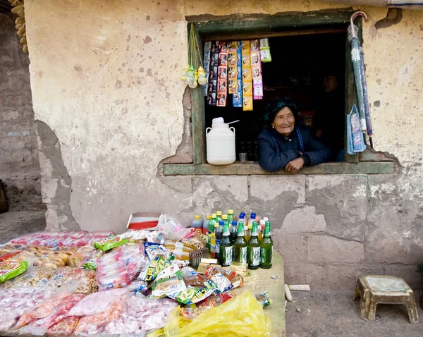 Pobre Mujer Sin Hogar Calle — Foto de Stock