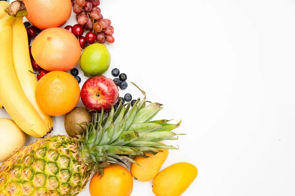 Frutas Legumes Frescos Sobre Fundo Branco — Fotografia de Stock