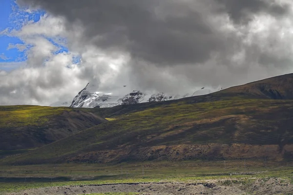 Paisaje Montaña Con Nubes Cielo Azul — Foto de Stock