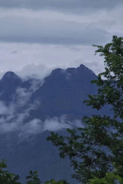 Paisaje Montaña Con Una Hermosa Vista Las Montañas — Foto de Stock