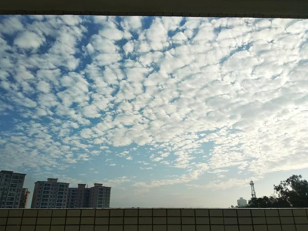 Edificio Moderno Con Cielo Azul — Foto de Stock