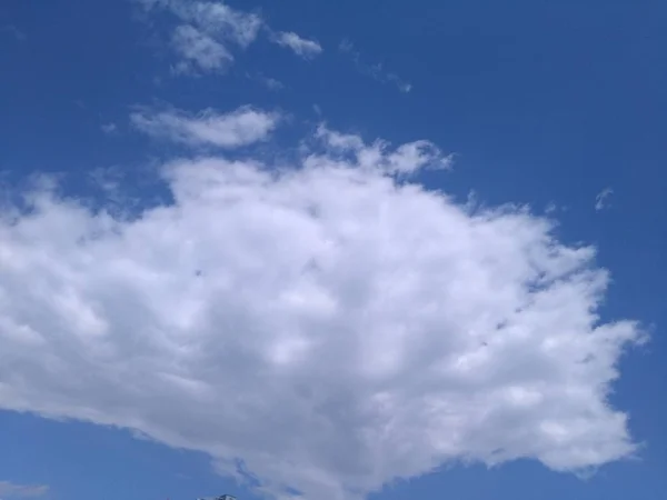 Cielo Azul Con Nubes — Foto de Stock