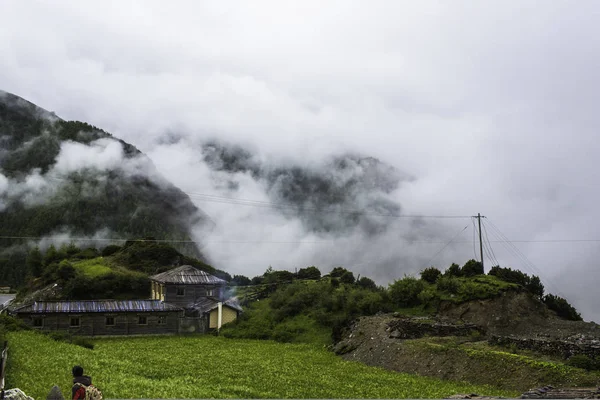 Paisaje Montaña Con Nubes Niebla — Foto de Stock