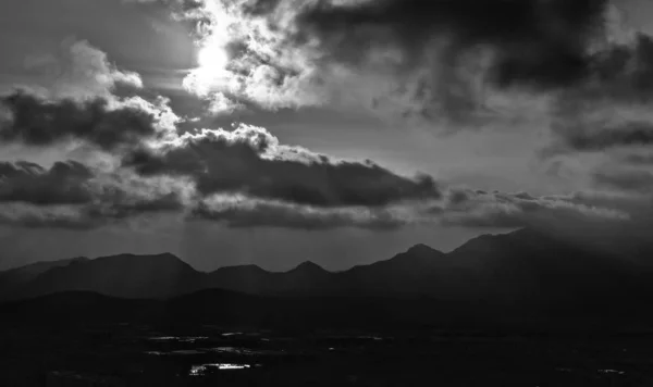 Paisagem Montanhosa Com Nuvens Nevoeiro — Fotografia de Stock