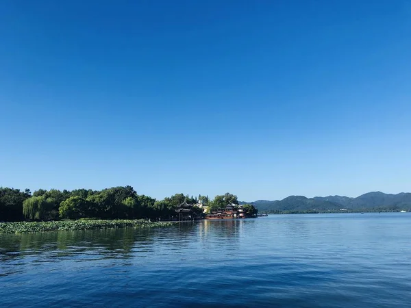 Hermoso Paisaje Isla Del Lago — Foto de Stock