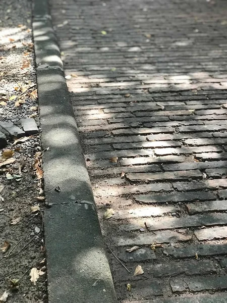 Estrada Paralelepípedos Velha Com Caminho Pedra — Fotografia de Stock