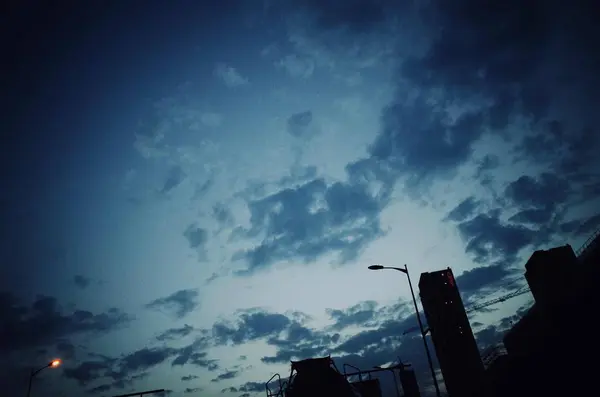 Silueta Edificio Con Cielo Sol — Foto de Stock