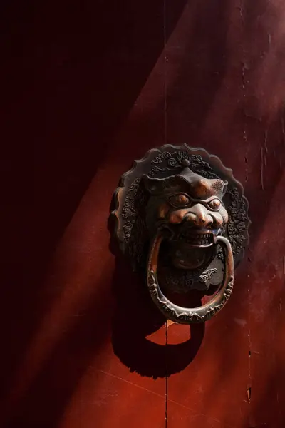 Lion Head Knocker Chinese Temple — Stock Photo, Image