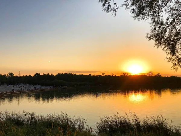 Hermoso Atardecer Sobre Lago — Foto de Stock