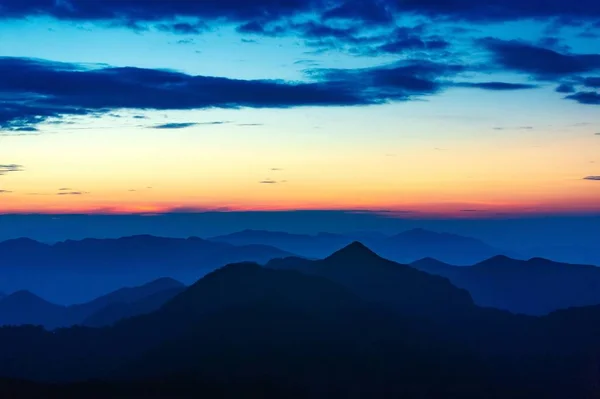 Schöner Sonnenuntergang Den Bergen — Stockfoto