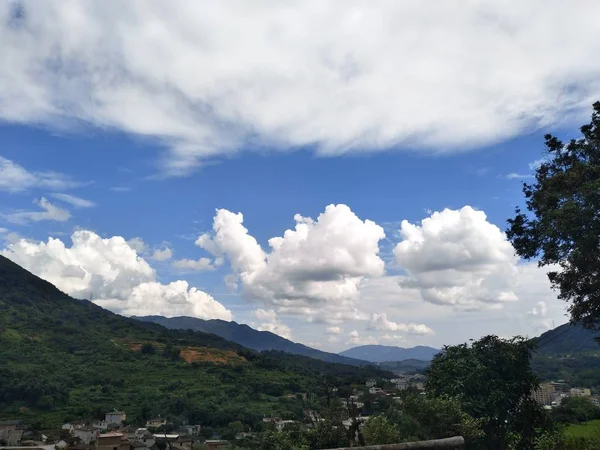 Paisaje Montaña Con Nubes Cielo — Foto de Stock