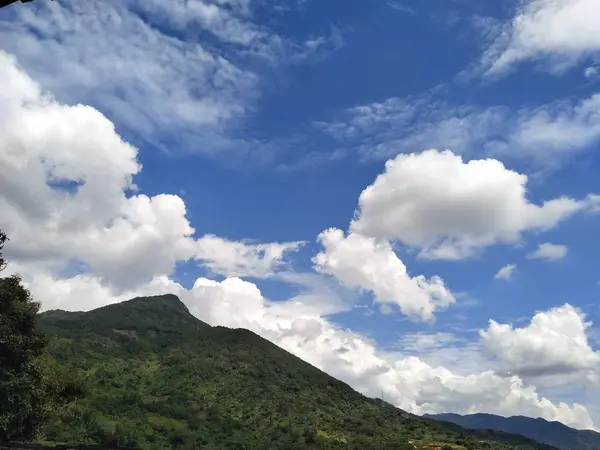 Paisaje Montaña Con Cielo Azul — Foto de Stock