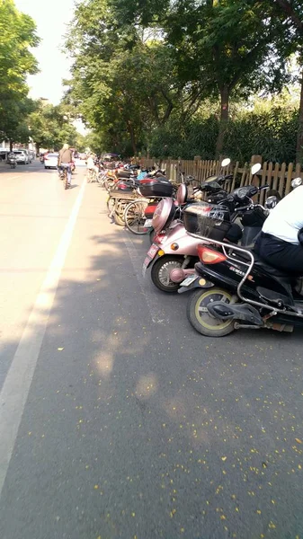 Motocicleta Estacionada Carretera — Foto de Stock