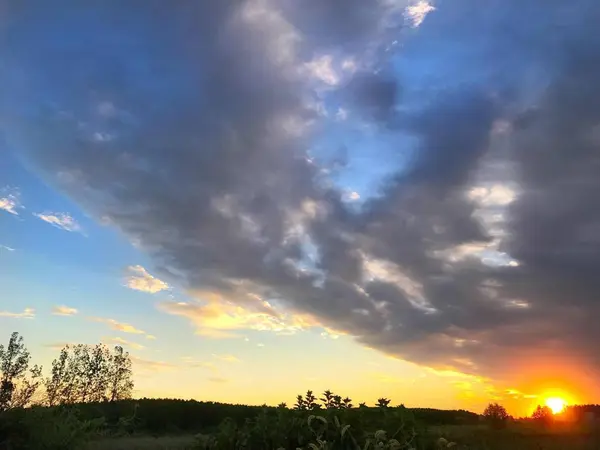 Hermoso Atardecer Sobre Cielo — Foto de Stock