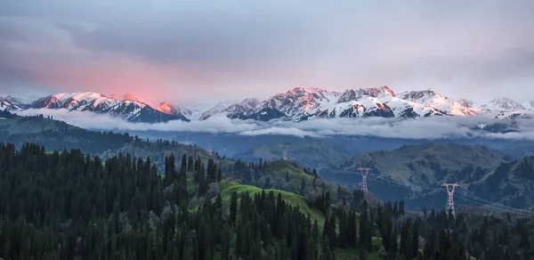 Горный Пейзаж Снегом Горами — стоковое фото