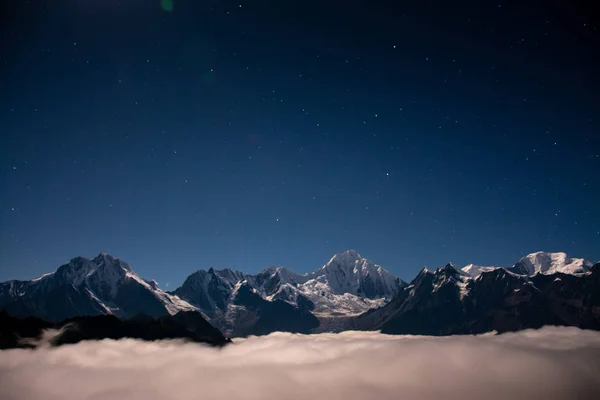 山的夜晚景观 — 图库照片