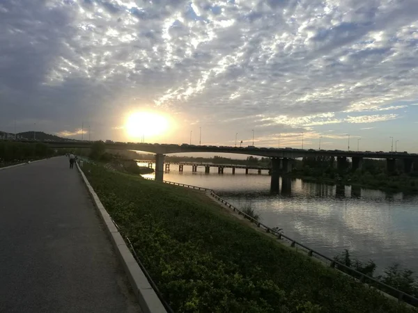 Hermosa Vista Del Río Ciudad — Foto de Stock