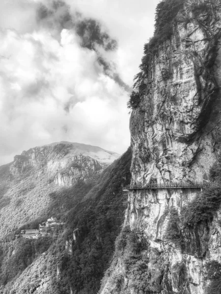 Paisaje Montaña Con Rocas Árboles Fondo — Foto de Stock