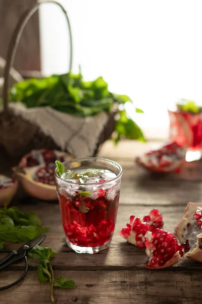 Fresh Red Currant Juice Mint Berries Wooden Background — 스톡 사진
