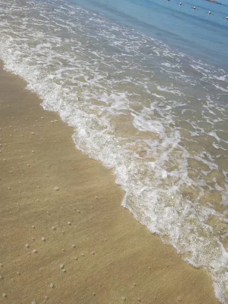 海の中の美しいビーチ — ストック写真