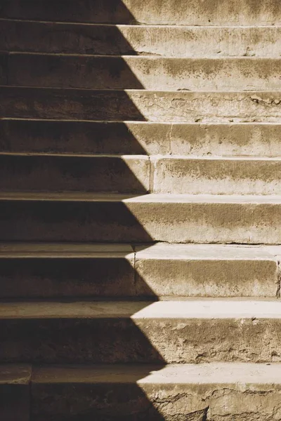 Escaleras Con Una Escalera Madera — Foto de Stock