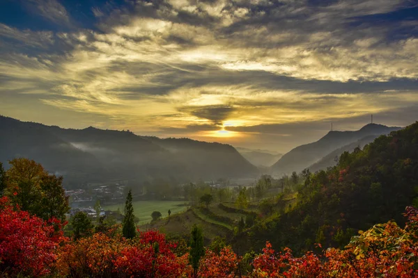 Hermoso Atardecer Las Montañas — Foto de Stock