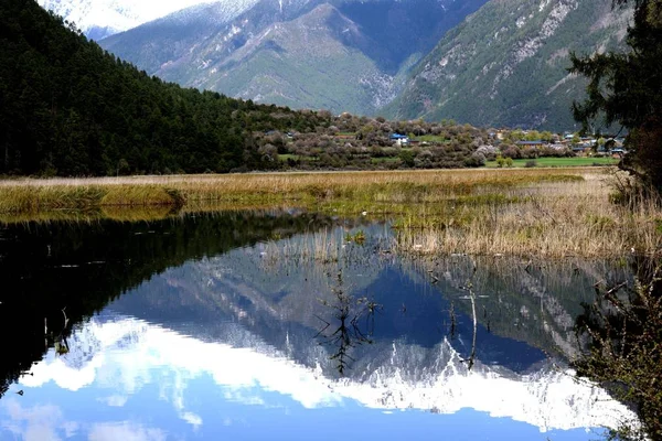 Hermosa Vista Del Lago Montaña — Foto de Stock