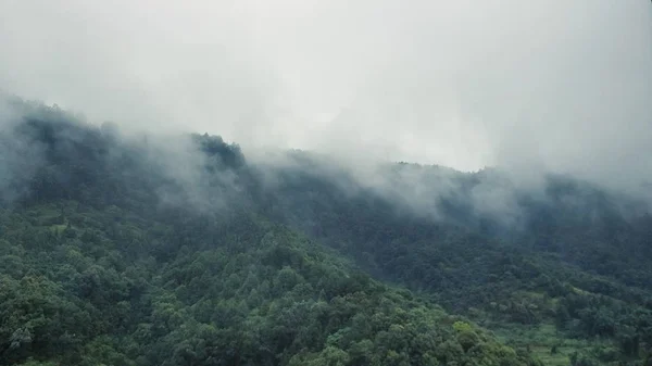 Paisaje Montaña Con Niebla Nubes — Foto de Stock