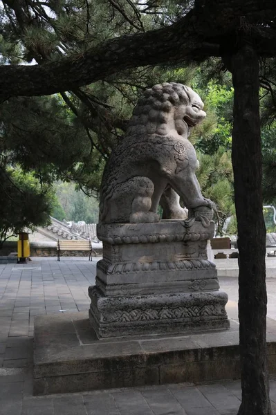 Estatua Antigua Escultura Piedra Parque — Foto de Stock