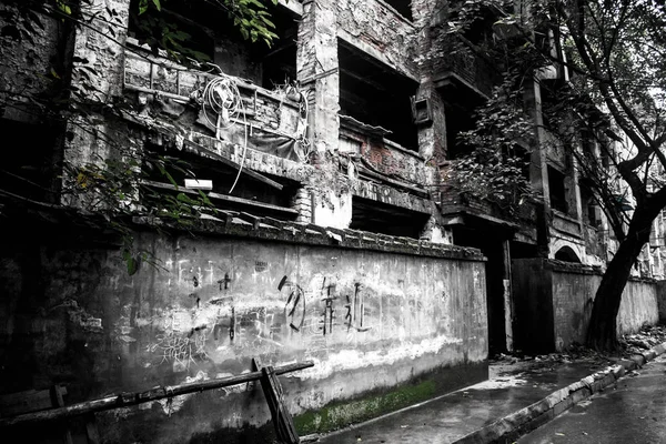 old abandoned ruins in the city of angkor