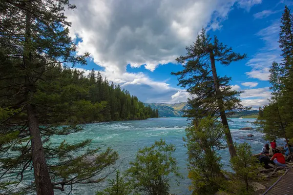 Bellissimo Paesaggio Con Lago Sullo Sfondo — Foto Stock