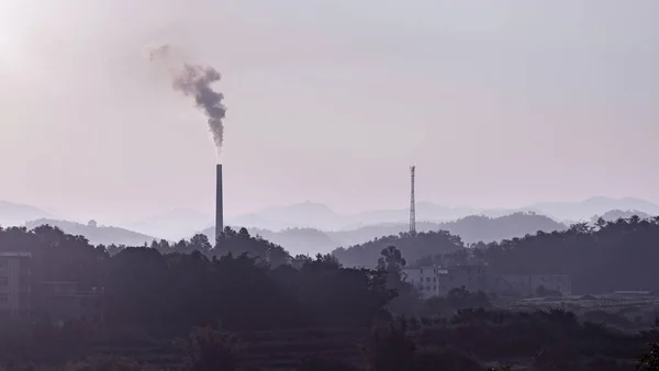 Industriële Fabriek Rook Uit Schoorstenen — Stockfoto