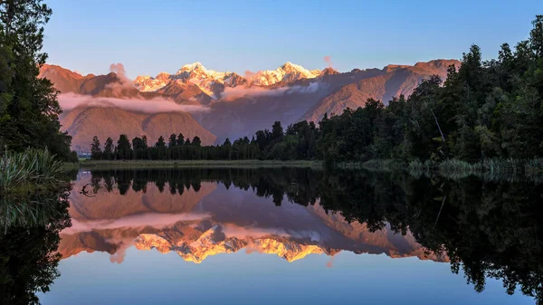 Hermoso Lago Por Mañana — Foto de Stock