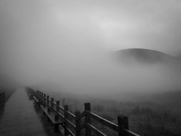 Mglisty Krajobraz Mgłą Chmurami — Zdjęcie stockowe