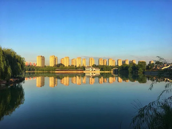 Vista Del Parque Ciudad Por Mañana — Foto de Stock