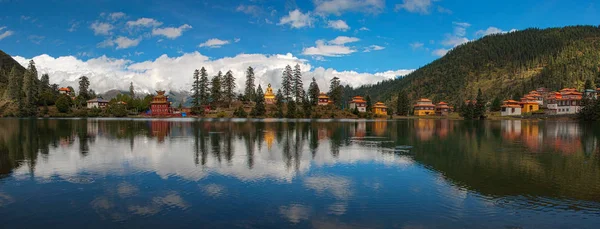 Hermoso Lago Las Montañas — Foto de Stock