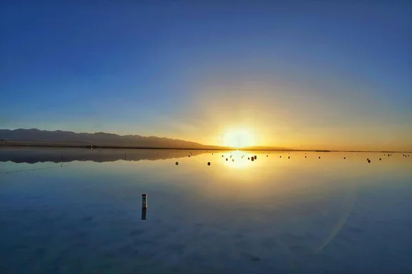 Schöner Sonnenuntergang Über Dem See — Stockfoto