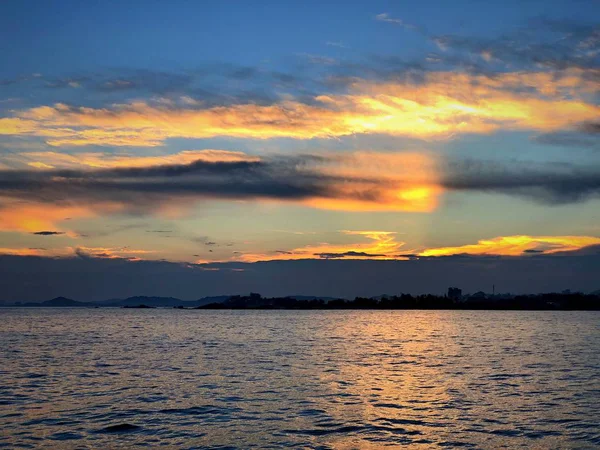 Hermoso Atardecer Sobre Lago — Foto de Stock