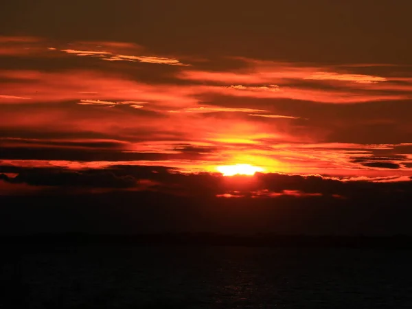 Vacker Utsikt Över Ljus Solnedgång — Stockfoto
