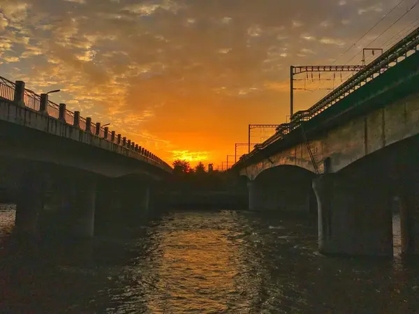 Puente Sobre Río Por Noche — Foto de Stock