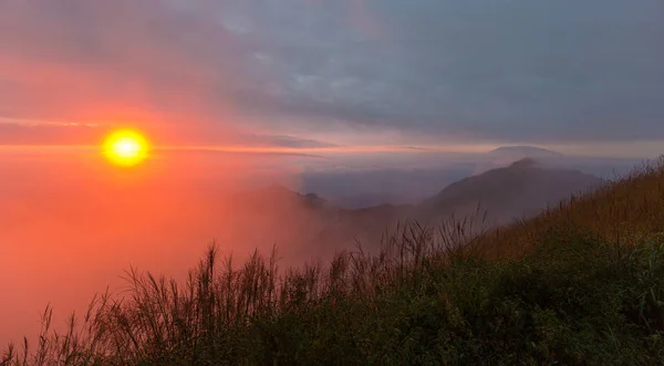 Matahari Terbenam Yang Indah Pegunungan — Stok Foto